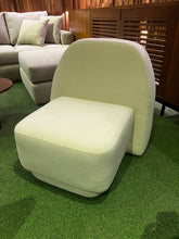 Load image into Gallery viewer, 2418 Accent Chair