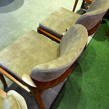 Load image into Gallery viewer, 22250 Chair B