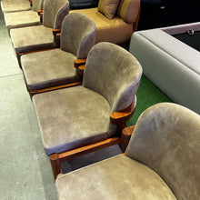 Load image into Gallery viewer, 22250 Chair B