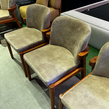 Load image into Gallery viewer, 22250 Chair B