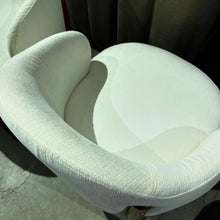 Load image into Gallery viewer, 23201 Chair with Arms