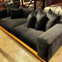 Load image into Gallery viewer, 23291A Couch