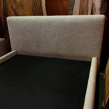 Load image into Gallery viewer, 24171 Bedframe