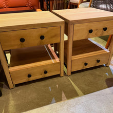 Load image into Gallery viewer, 2537K Side Table