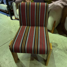 Load image into Gallery viewer, 25107 Chair