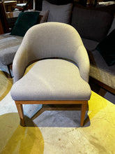 Load image into Gallery viewer, 23306 Chair