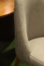 Load image into Gallery viewer, 24144 Chair