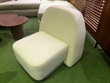 Load image into Gallery viewer, 2418 Accent Chair