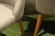 Load image into Gallery viewer, 24144 Chair