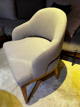 Load image into Gallery viewer, 23306 Chair