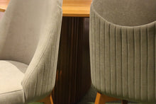 Load image into Gallery viewer, 24144 Chair