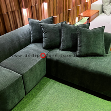 Load image into Gallery viewer, 23307 Couch