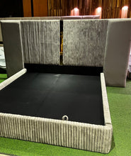 Load image into Gallery viewer, 23259 Bed Frame