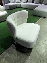 Load image into Gallery viewer, 23253 Accent Chair