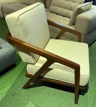 Load image into Gallery viewer, 24195 Accent Chair