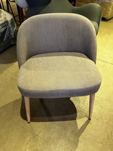 Load image into Gallery viewer, 2484 Ziggy XL Chair