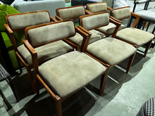 Load image into Gallery viewer, 22250 Chair A