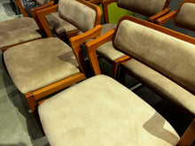 Load image into Gallery viewer, 22250 Chair A