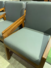 Load image into Gallery viewer, 23301 Chair