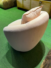 Load image into Gallery viewer, Q1179 Accent Chair
