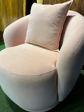 Load image into Gallery viewer, Q1179 Accent Chair