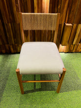 Load image into Gallery viewer, 23189 Chair