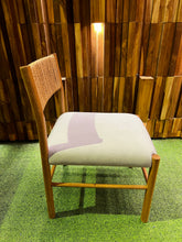 Load image into Gallery viewer, 23189 Chair