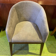 Load image into Gallery viewer, 2526 Chair