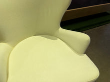 Load image into Gallery viewer, 2433 Accent Chair