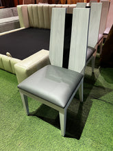 Load image into Gallery viewer, 24171 Chair