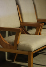 Load image into Gallery viewer, 2446 Chair