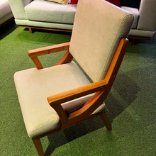 Load image into Gallery viewer, 2446 Chair