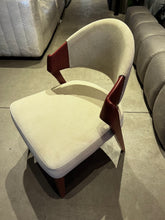 Load image into Gallery viewer, 2318 Chair