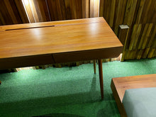 Load image into Gallery viewer, 23307 Table