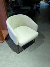 Load image into Gallery viewer, 23206 Chair