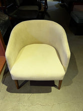 Load image into Gallery viewer, 23206 Chair