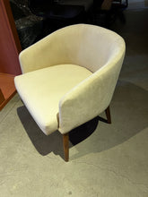 Load image into Gallery viewer, 23206 Chair