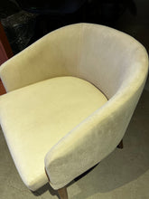 Load image into Gallery viewer, 23206 Chair