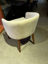 Load image into Gallery viewer, 23206 Chair