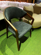 Load image into Gallery viewer, 2381 Chair