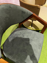 Load image into Gallery viewer, 2381 Chair