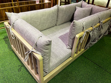 Load image into Gallery viewer, 23160 Day bed