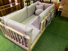 Load image into Gallery viewer, 23160 Day bed