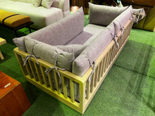 Load image into Gallery viewer, 23160 Day bed