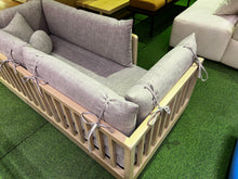 Load image into Gallery viewer, 23160 Day bed
