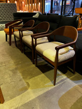 Load image into Gallery viewer, 23303 Chair B