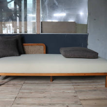 Load image into Gallery viewer, Fabito Solihiya Couch