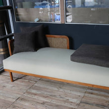 Load image into Gallery viewer, Fabito Solihiya Couch