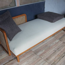 Load image into Gallery viewer, Fabito Solihiya Couch