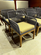 Load image into Gallery viewer, Pascaso Chair